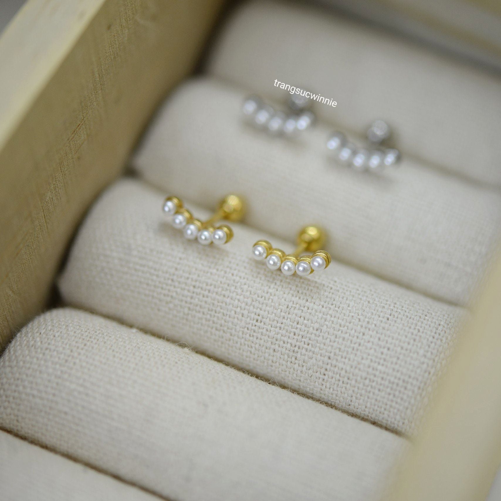  Hoa tai titan Bi ngọc trai cười 