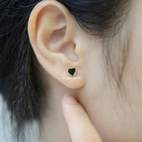  Hoa tai titan Bi Tim Đen 