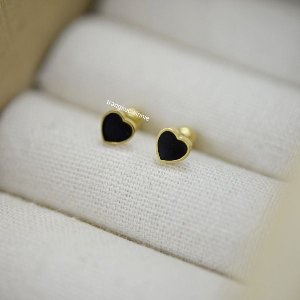  Hoa tai titan Bi Tim Đen 