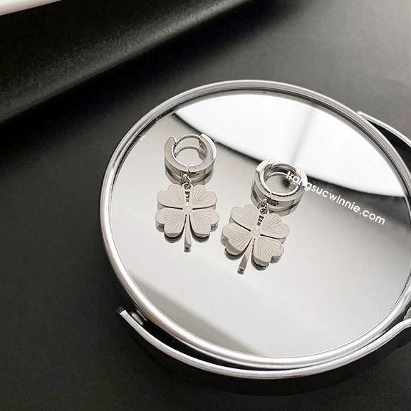  Hoa tai titan Clover sọc B 