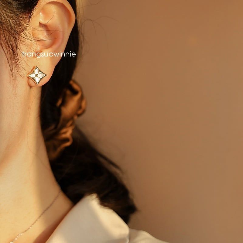  Hoa tai titan Louis Dia 