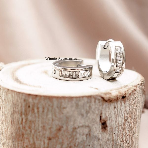  Hoa tai titan viền đá vuông B 