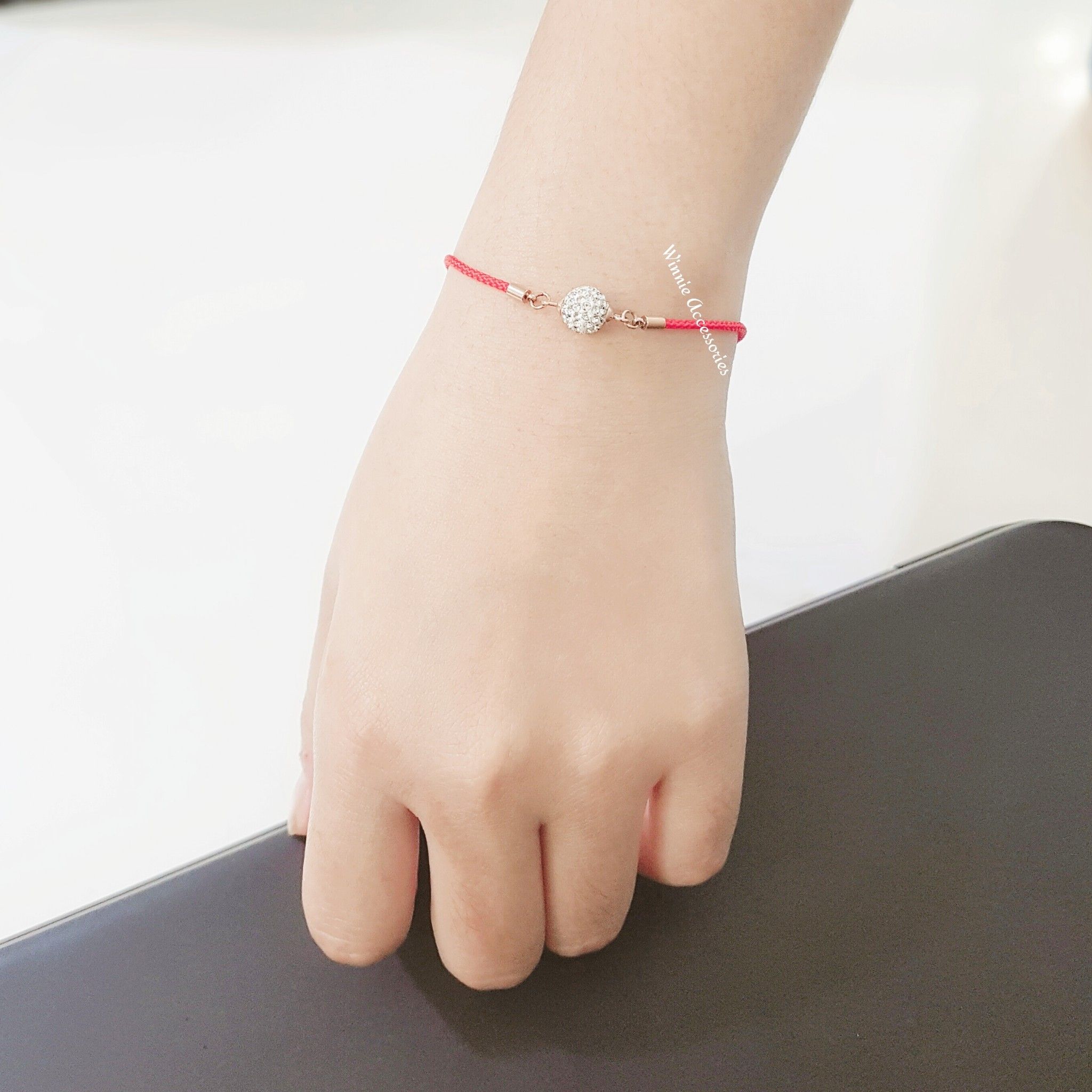  Lắc tay titan Charm redline trắng 