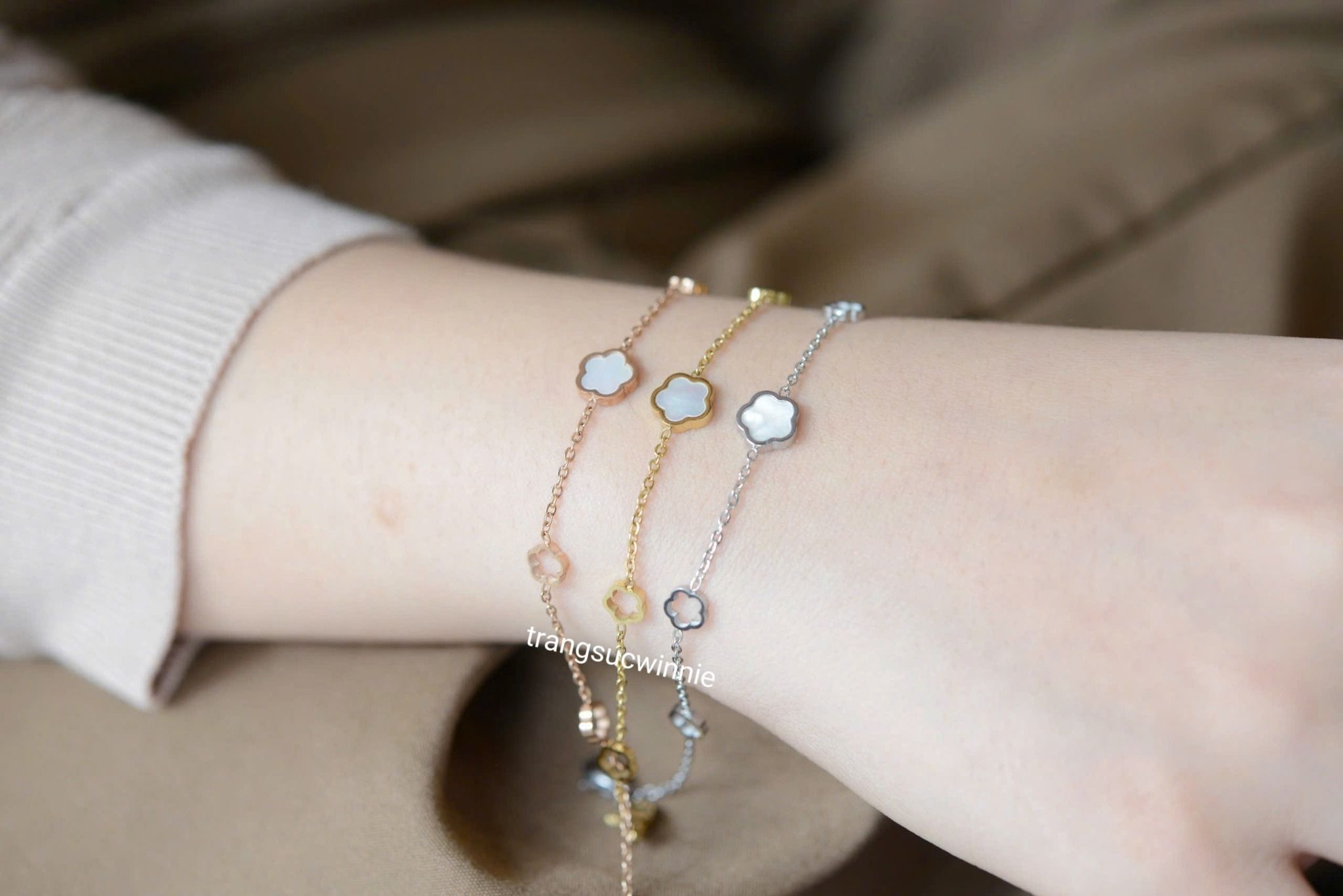  Lắc tay titan Hoa xà cừ 