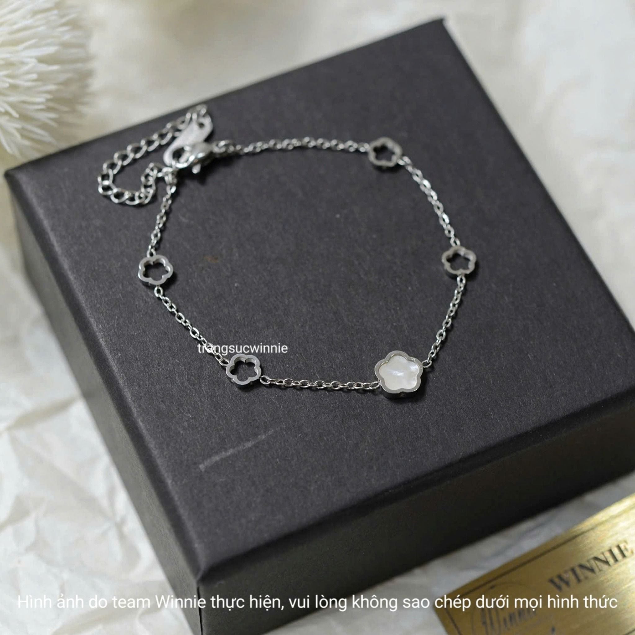  Lắc tay titan Hoa xà cừ 