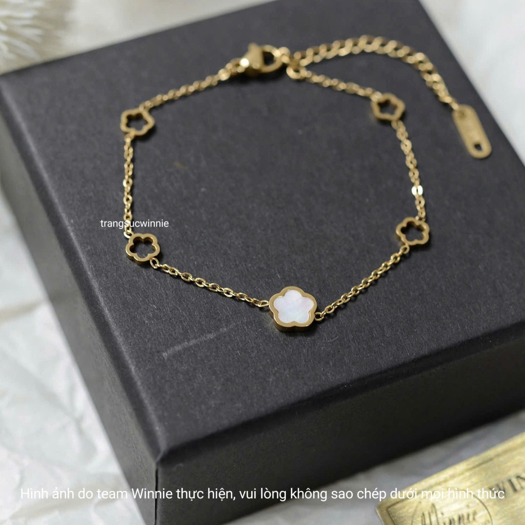  Lắc tay titan Hoa xà cừ 