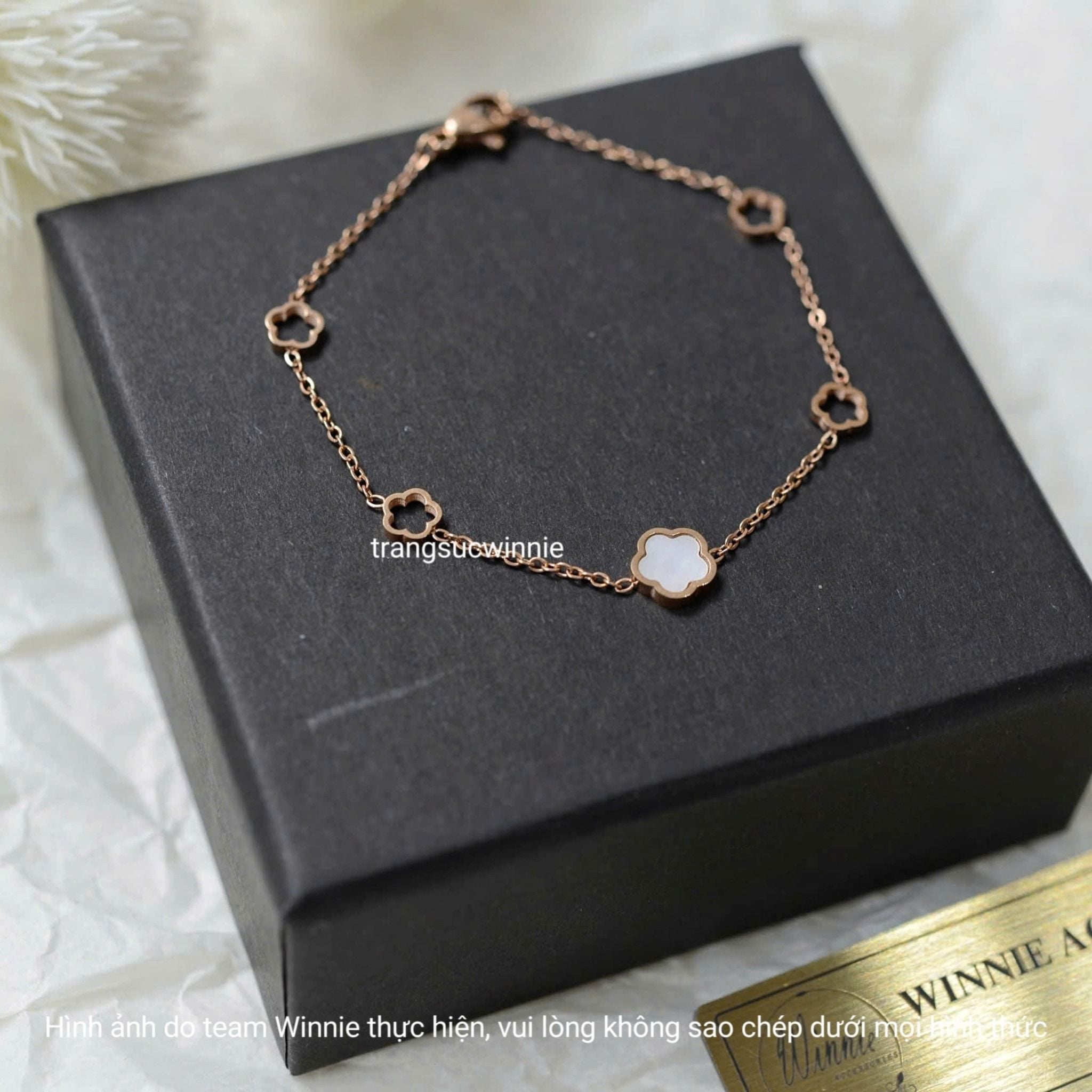  Lắc tay titan Hoa xà cừ 