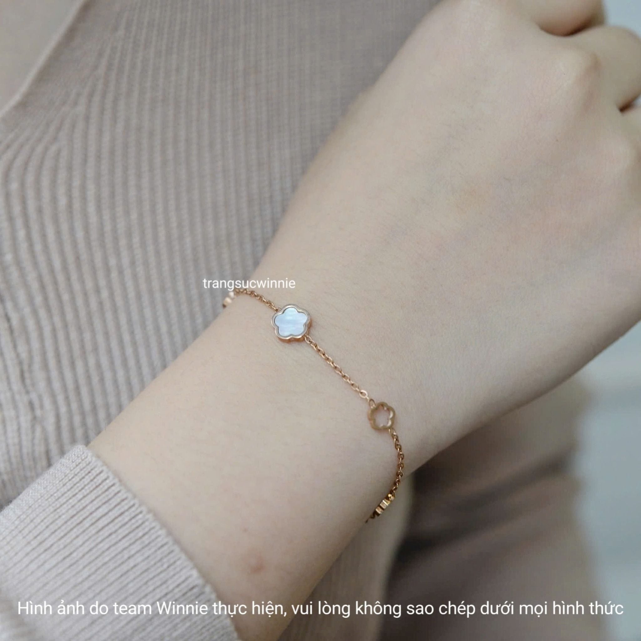  Lắc tay titan Hoa xà cừ 