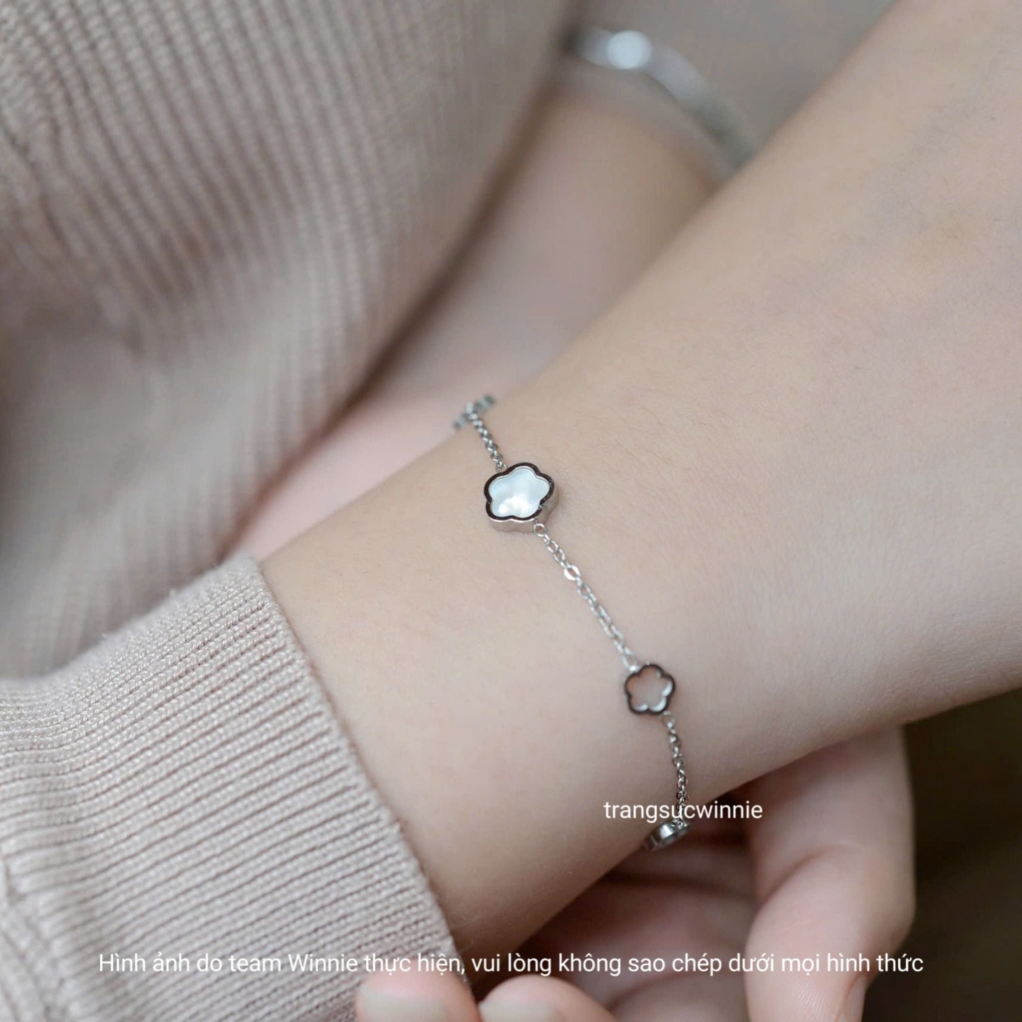  Lắc tay titan Hoa xà cừ 