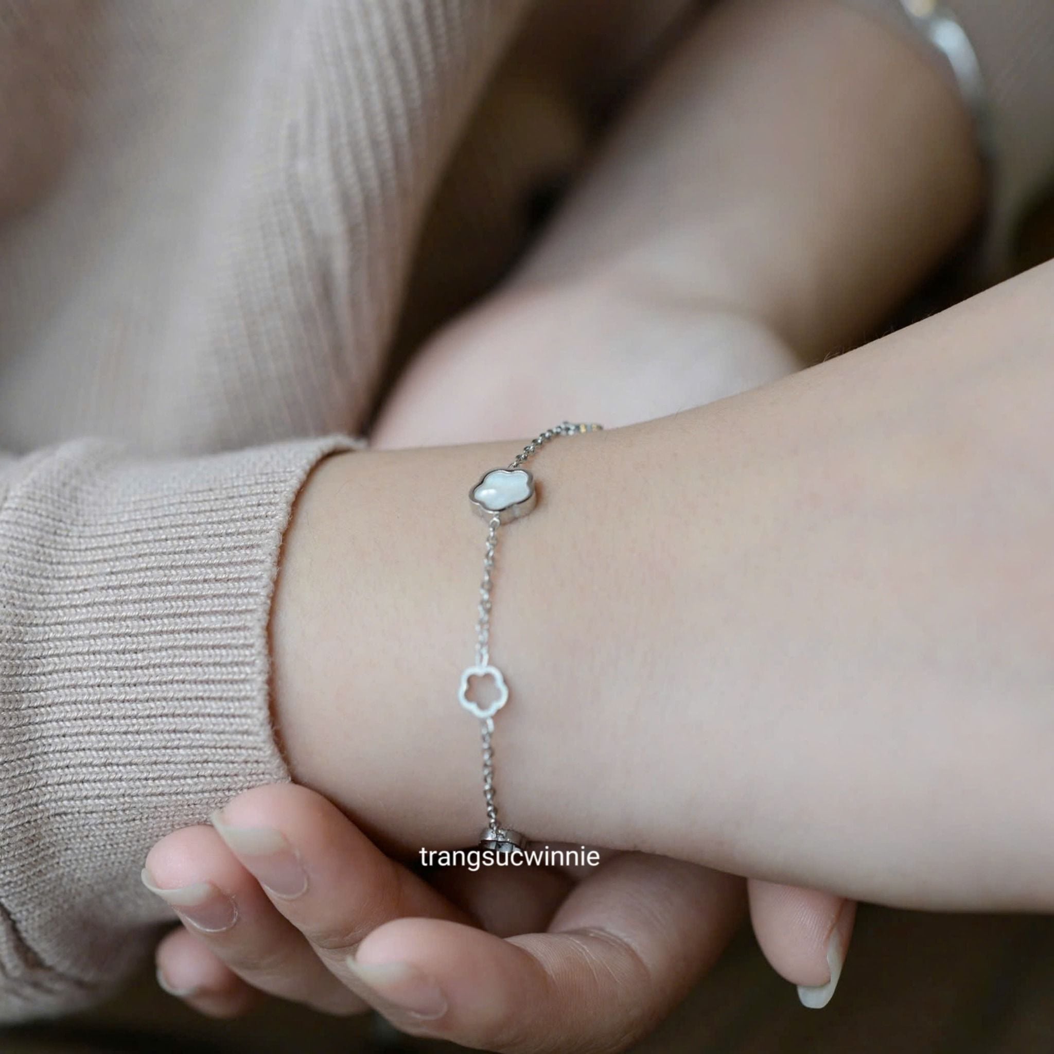  Lắc tay titan Hoa xà cừ 