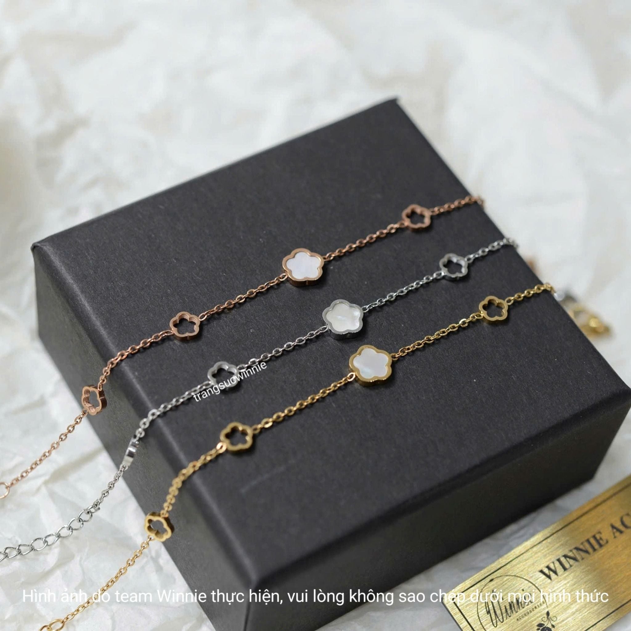  Lắc tay titan Hoa xà cừ 