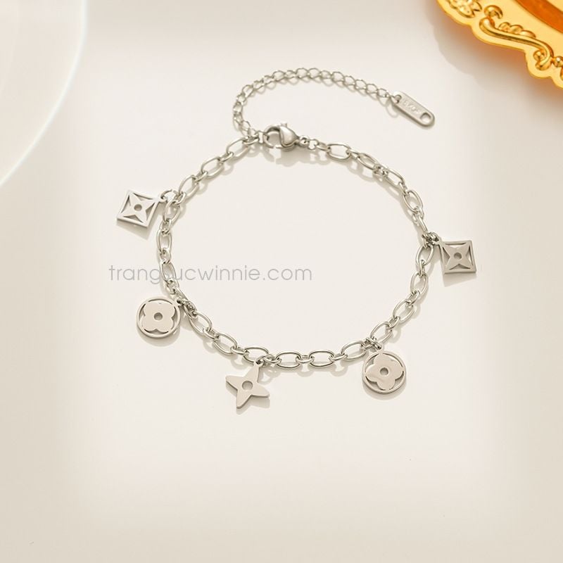  Lắc tay titan Louis charm 