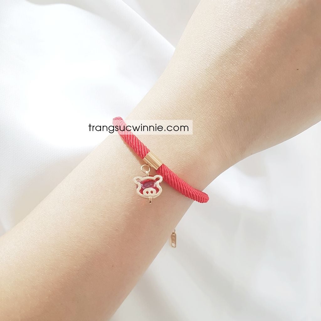 Lắc tay Redline Piggy đá đỏ – Winnie Accessories