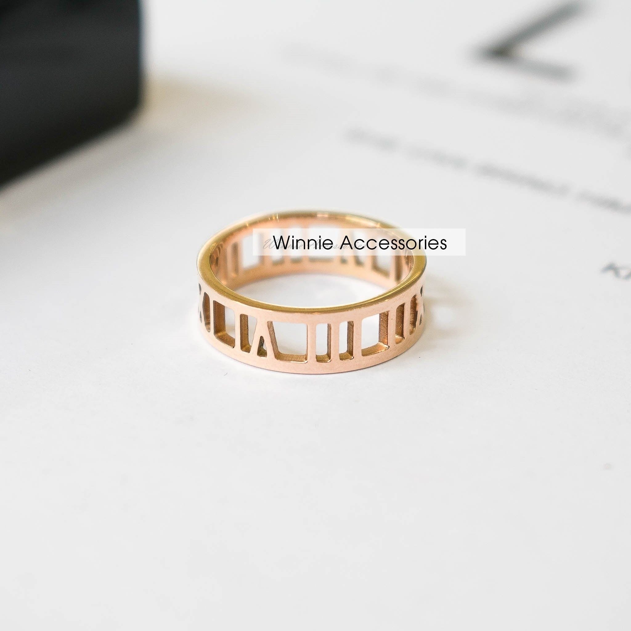  Nhẫn titan roman bold vàng 