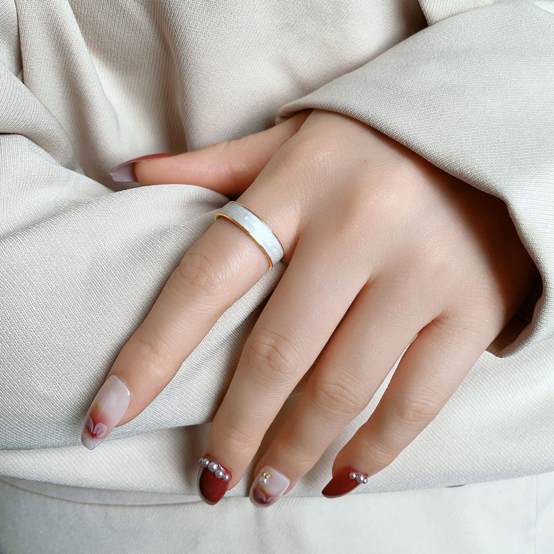  Nhẫn titan Cream Ceramic 