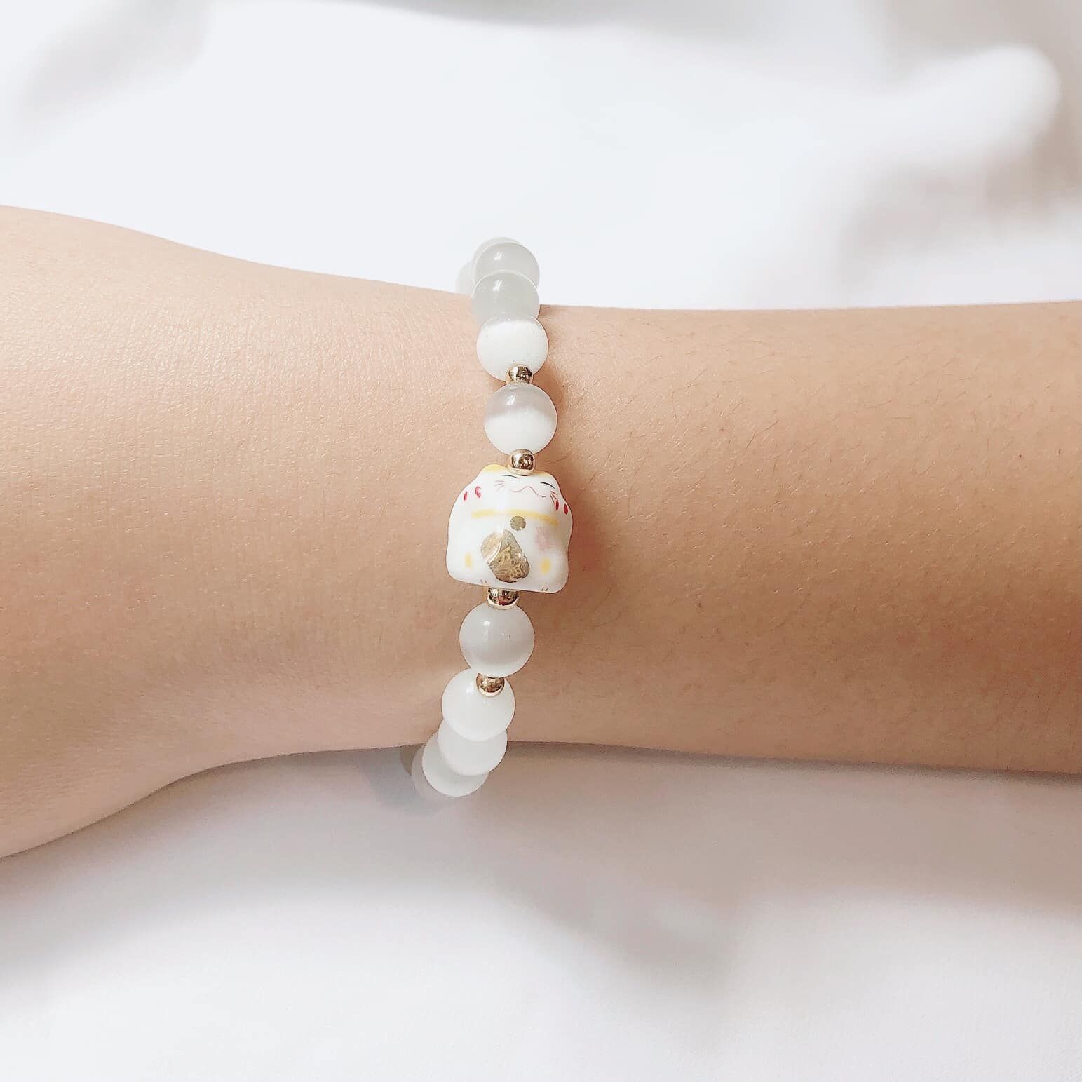  Vòng tay Neko vàng - Opal trắng 