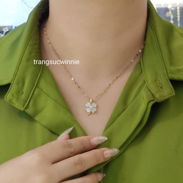  Dây chuyền titan Clover Opal trắng 