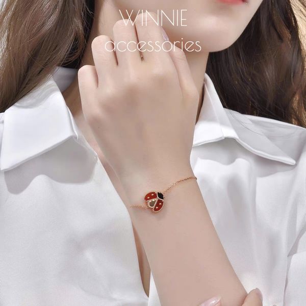  Lắc tay titan Ladybug 