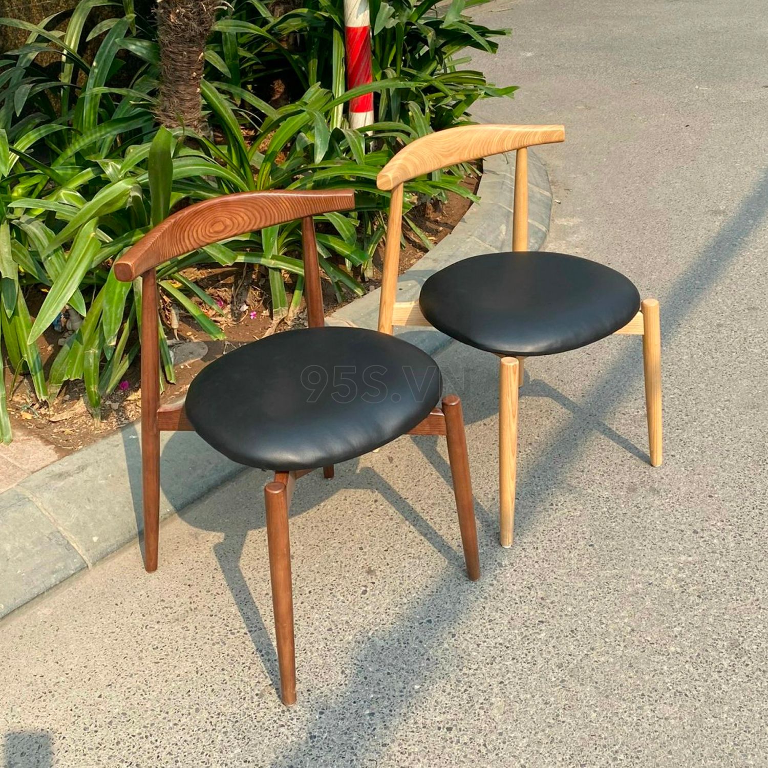 Ghế ăn cafe đẹp - Ghế gỗ tự nhiên nệm ngồi tròn Elbow