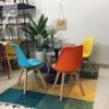 Bộ bàn tròn TULIP 4 ghế Eames nhựa chân gỗ HERMAN