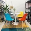 Bộ bàn tròn TULIP 4 ghế Eames nhựa chân gỗ HERMAN