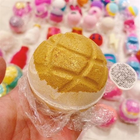 Bath bomb LUSH - banh nhũ vàng (195g)