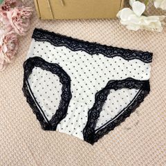 Quần lót chấm bi classic phối ren P025