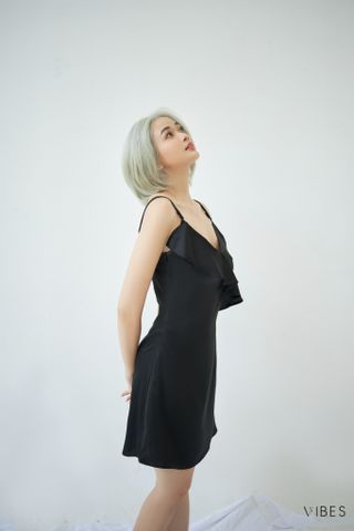 Váy ngủ lụa trơn Inky Ruffle Dress