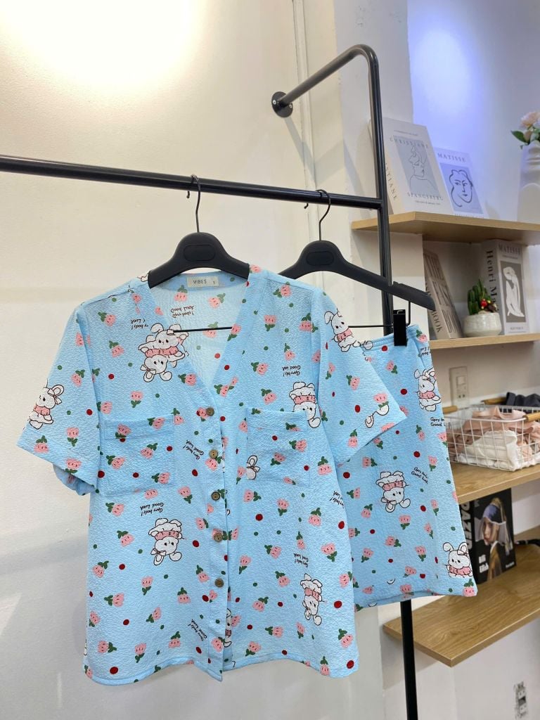 Pijama ngắn cổ V Vie Py Set in BB
