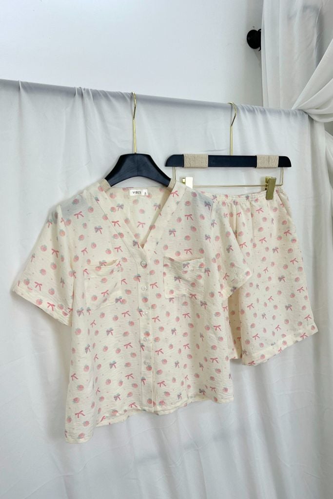 Pijama ngắn cổ V Vie Cream Py Set