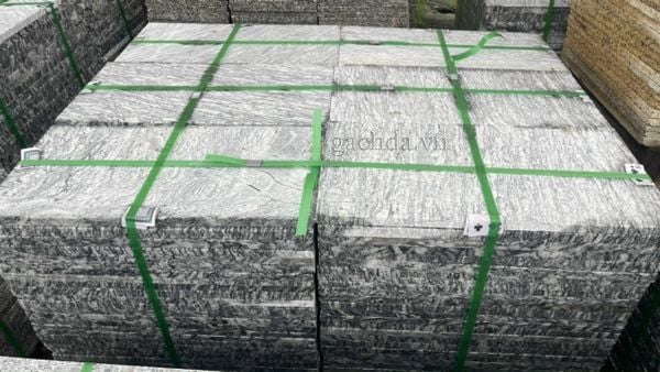 Đá lát sân trắng vân mây 30x60x1.8 cm thô mờ