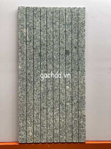 Đá lát sân trắng suối lau thô 30x60x1.8cm kẻ sọc