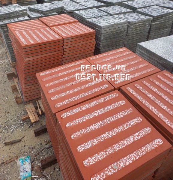 Gạch Vỉa Hè 40x40 Terrazzo 6 sọc Đỏ dẫn hướng