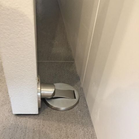 Chặn cửa đế dẹp nam châm hít chặn inox 304 Hobby home decor CC2