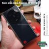 dan-skin-doi-mau-trang-tri-mat-lung-xiaomi-13-ultra