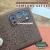 mieng-dan-skin-da-ca-sau-nau-nham-van-noi-khong-vien-mat-lung-samsung-galaxy-s21-fe