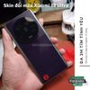 dan-skin-doi-mau-trang-tri-mat-lung-xiaomi-13-ultra