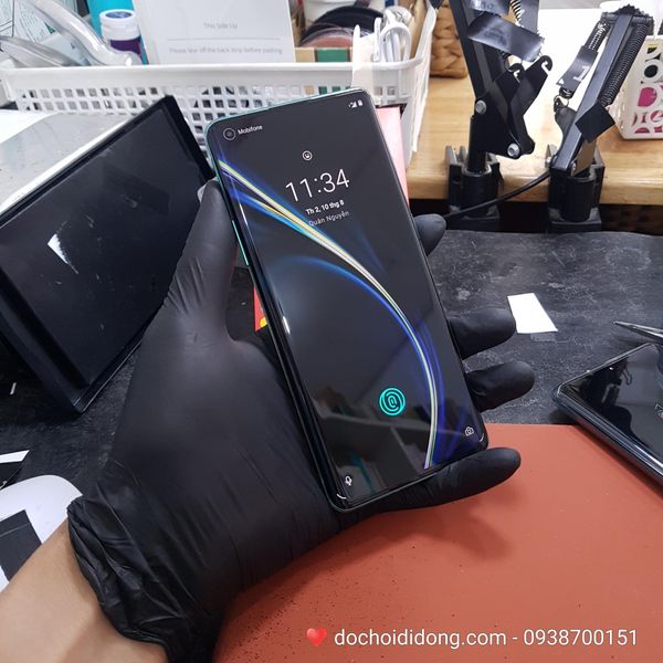 mieng-dan-cuong-luc-oneplus-8-pro-zacase-keo-uv-cao-cap