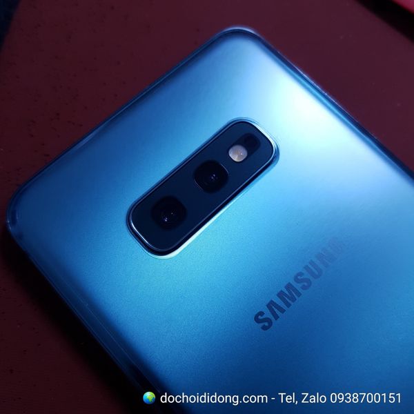 mieng-dan-lung-nham-trong-samsung-s10e-matte-flexible