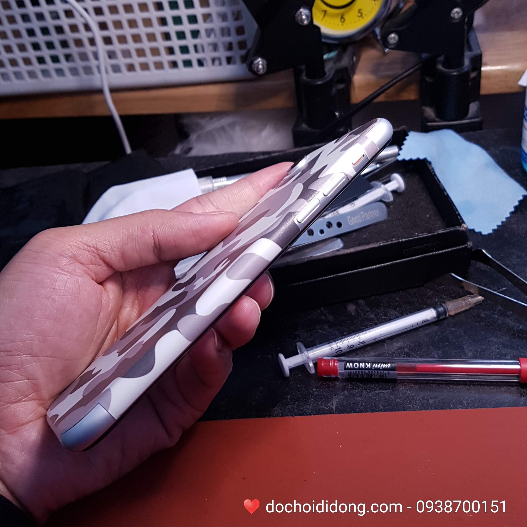 Miếng dán PPF Rock IPhone XR trong, nhám, đổi màu cao cấp