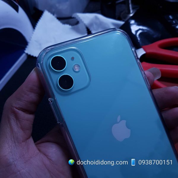 op-lung-iphone-11-likgus-lung-cung-trong-vien-deo-trong-chong-soc