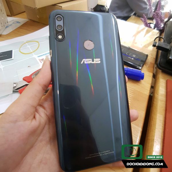 mieng-dan-ppf-hydorgen-asus-zenfone-max-pro-m2-trong-nham-doi-mau-cao-cap