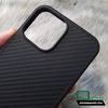 op-lung-iphone-13-pro-max-nillkin-carbon