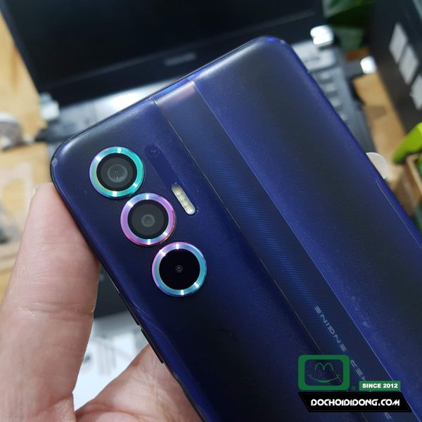 vong-kinh-cuong-luc-bao-ve-camera-tecno-pova-3