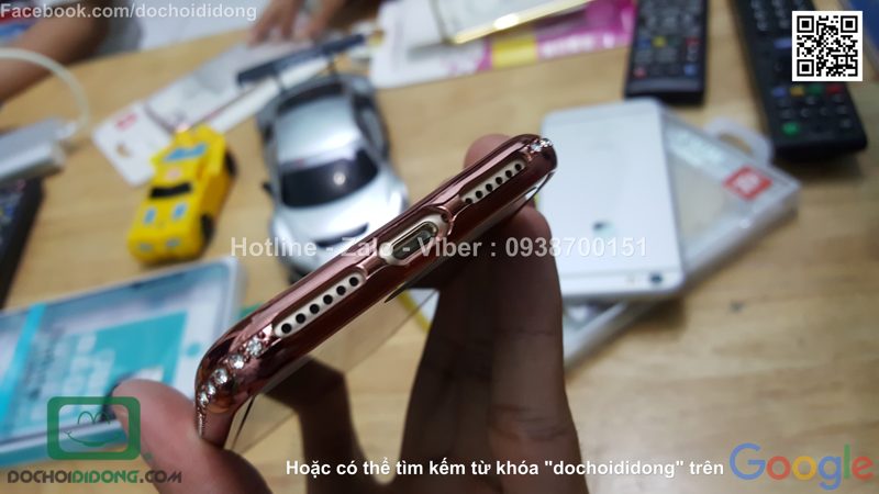 Ốp lưng iPhone 8 đính đá hình con công