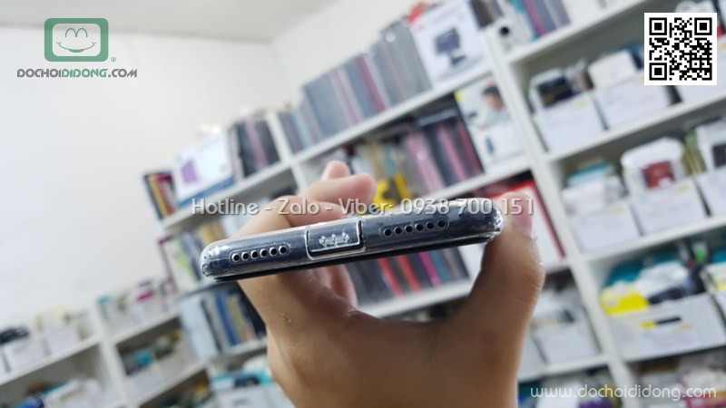 Ốp lưng iPhone X XS Zacase dẻo trong có nắp đậy cống sạc