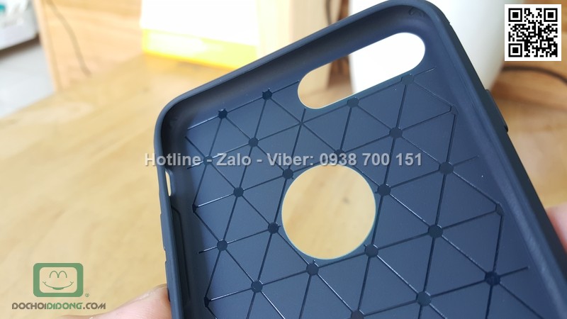 Ốp lưng iPhone 8 Plus Ipaky dẻo nhám carbon