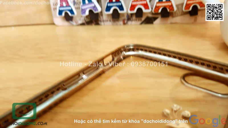 Ốp lưng iPhone 8 đính đá hình con công