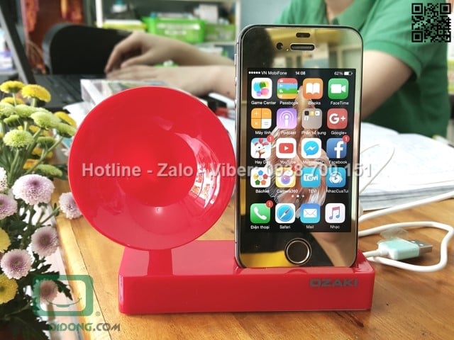 Dock sạc kiêm loa kèn iPhone 4 4S Ozaki iSuppli chính hãng