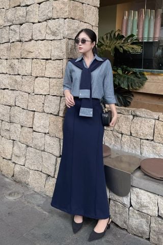 Set áo sơ mi và chân váy suông dáng midi kèm choàng cổ